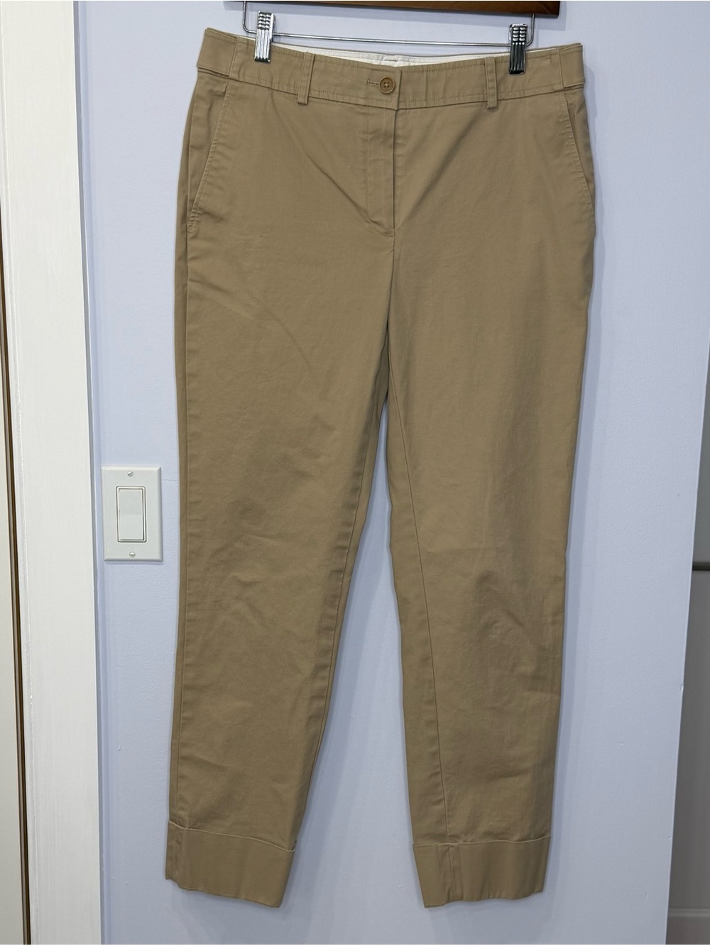 Brooks Brothers Ladies Classic Cotton Khaki Cuffed Ankle Pants. Size 8. Like new